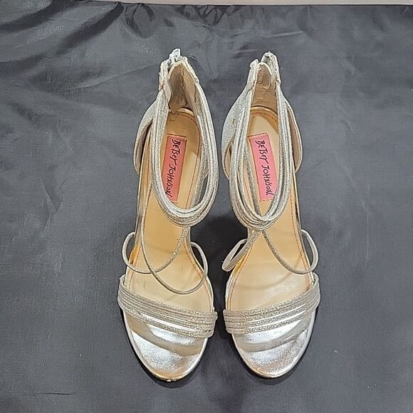 BLUE BY BETSEY JOHNSON WOMEN'S KORA DRESS SANDAL, Silver Glitter - Picture 3 of 16